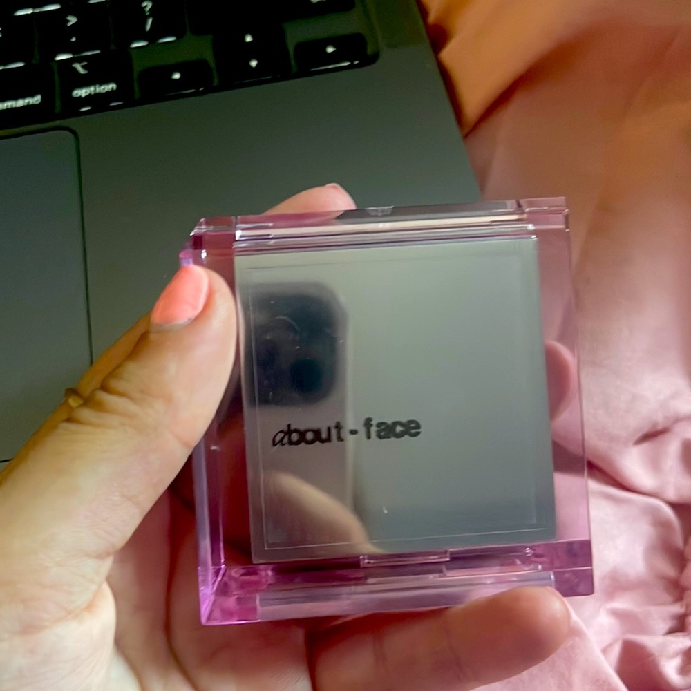About-Face light lock powder